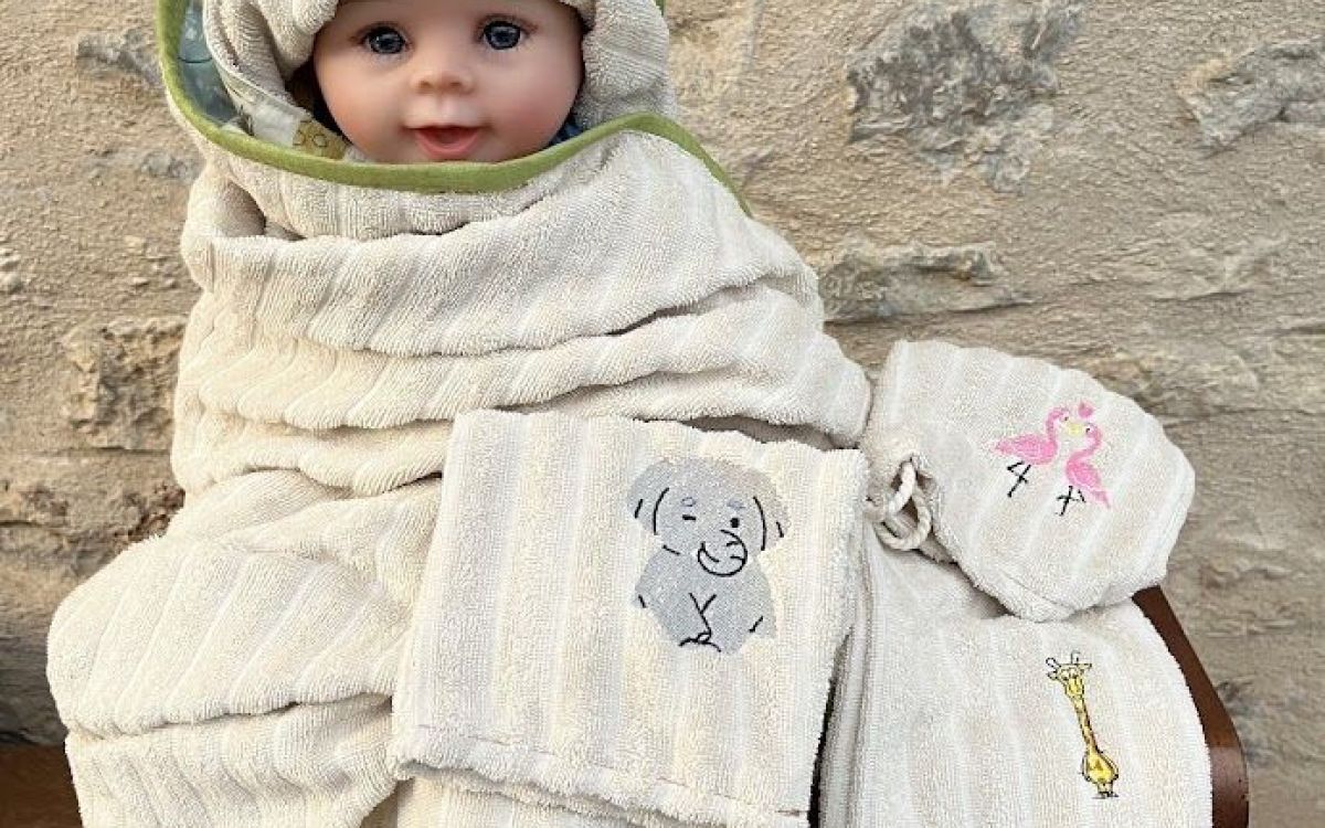 Sortie bain et gants brodés